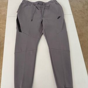 Nike Gray Joggers with Elastic Waistband and Tapered Fit